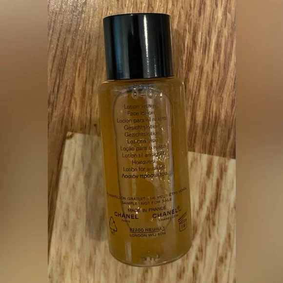 CHANEL Mini Skincare Set in White, Black & Gold NWOT - Picture 5 of 10